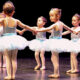 Ballet-dream-school_danza-creativa_piccole-danzatrici-sul-palco_quadrata